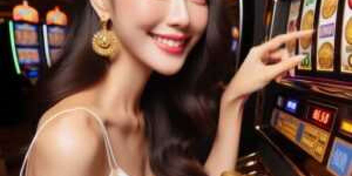 Mengapa Slot Online Menjadi Permainan Judi Favorit: Tren dan Daya Tarik Utamanya
