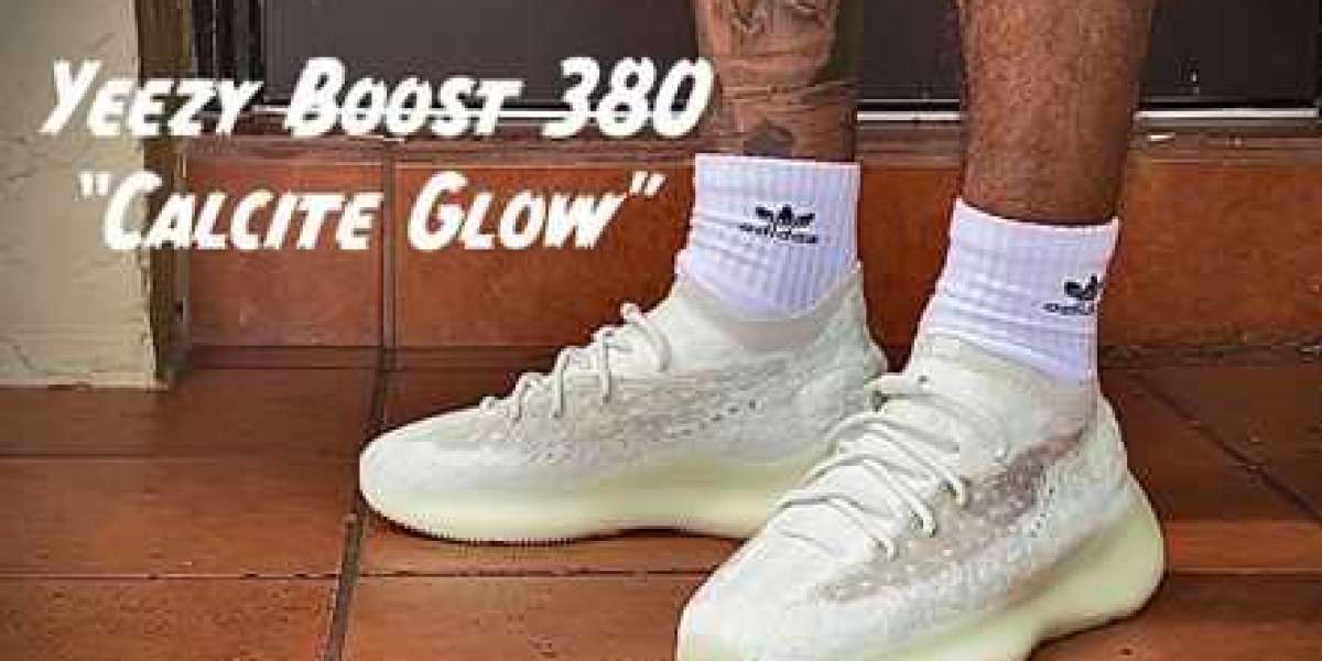 YEEZY 380全解析：愛迪達椰子鞋中的未來設計之選