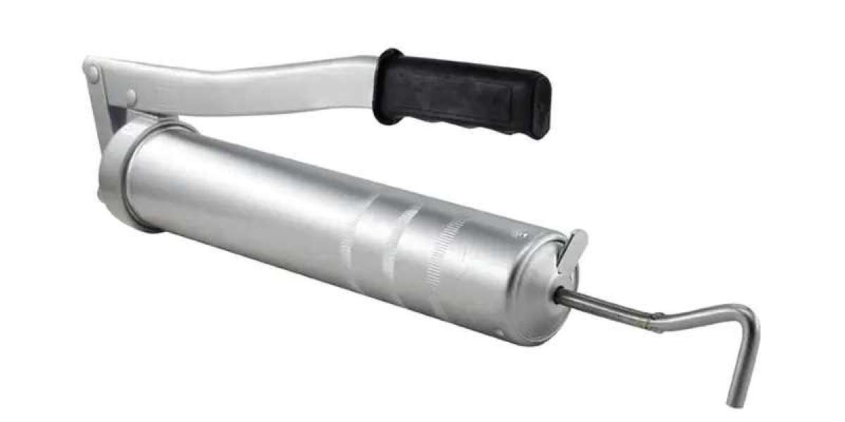 Will the performance of a grease gun be affected in a high or low temperature environment?